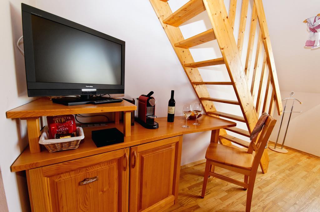 Weingut Winzerzimmer Rothschaedl Leutschach Ruang foto